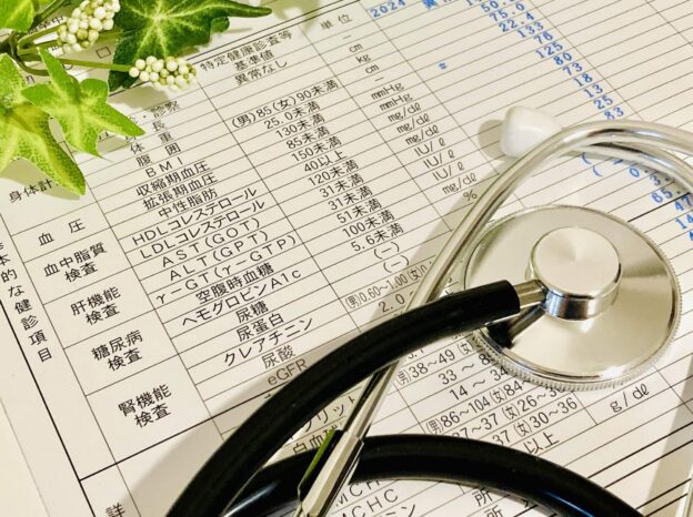 学校の尿検査で「再検査」と言われたら？専門医が教える原因と受診の目安